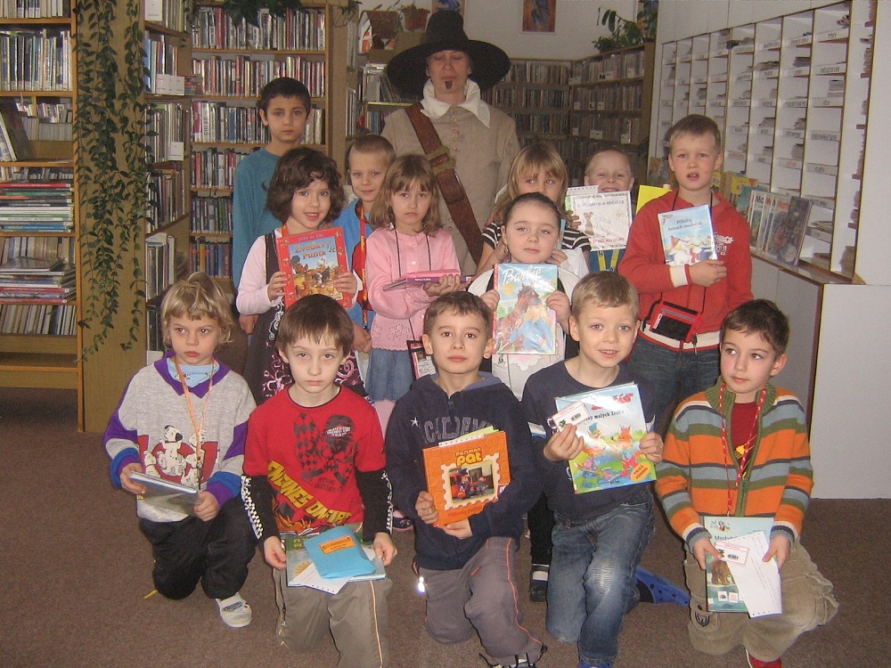 A už jsme si mohli půjčit své první knížky